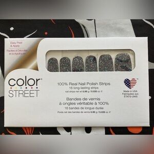 Color Street Holidaze Nail Strips - Festive Glitter